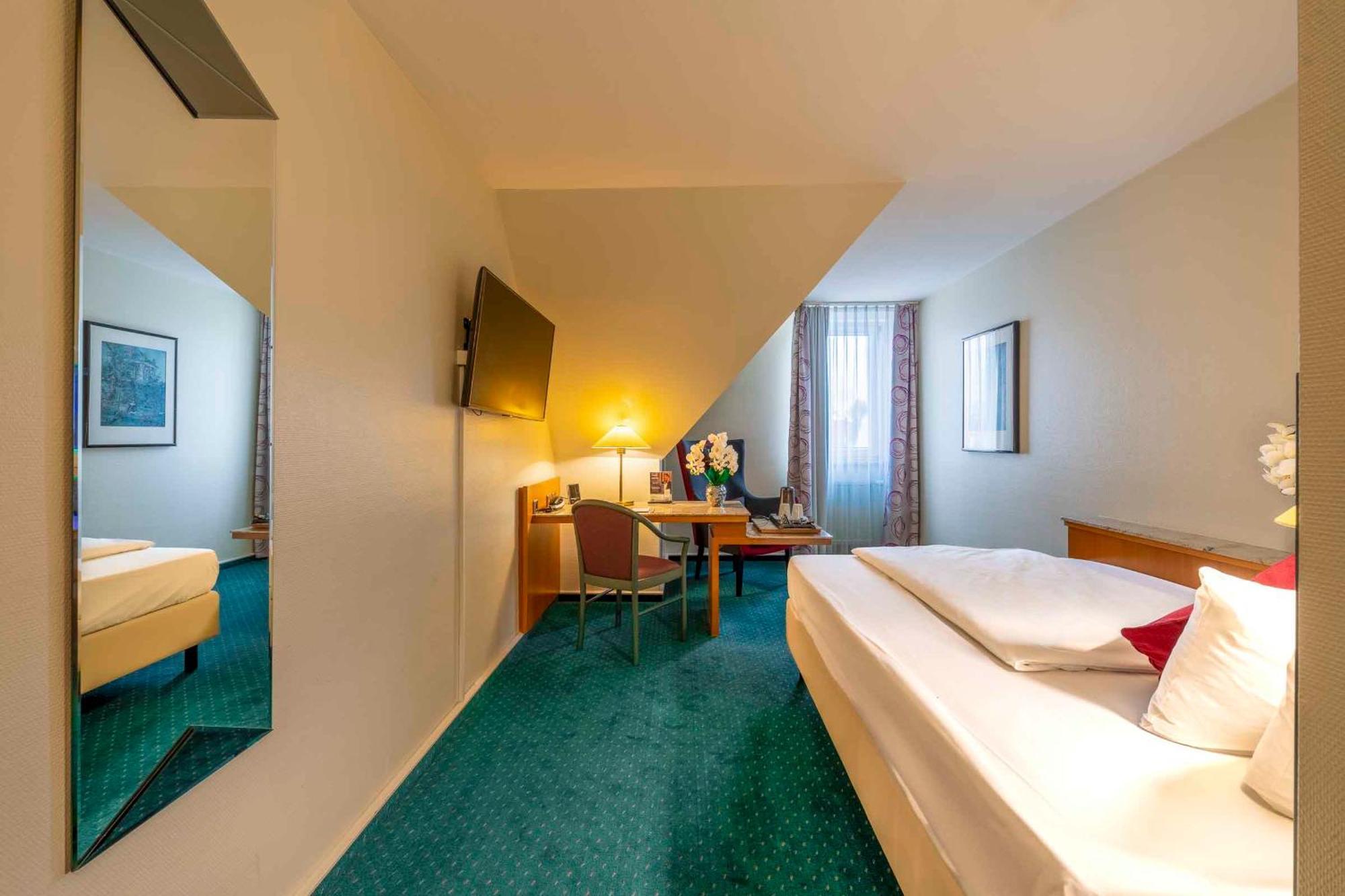 Plaza Inn Blankenburg Ditzingen, Sure Hotel Collection Bagian luar foto
