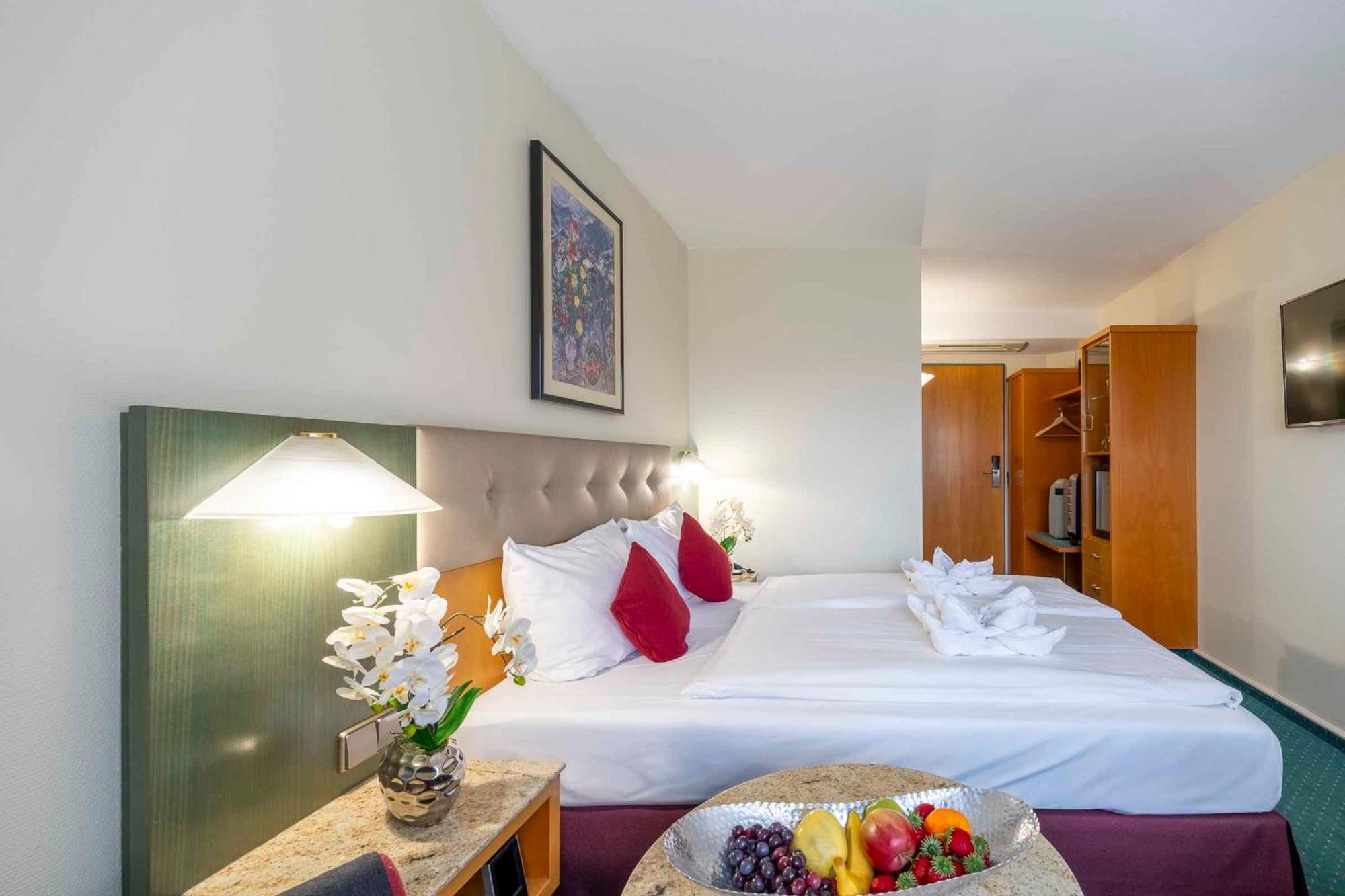Plaza Inn Blankenburg Ditzingen, Sure Hotel Collection Bagian luar foto