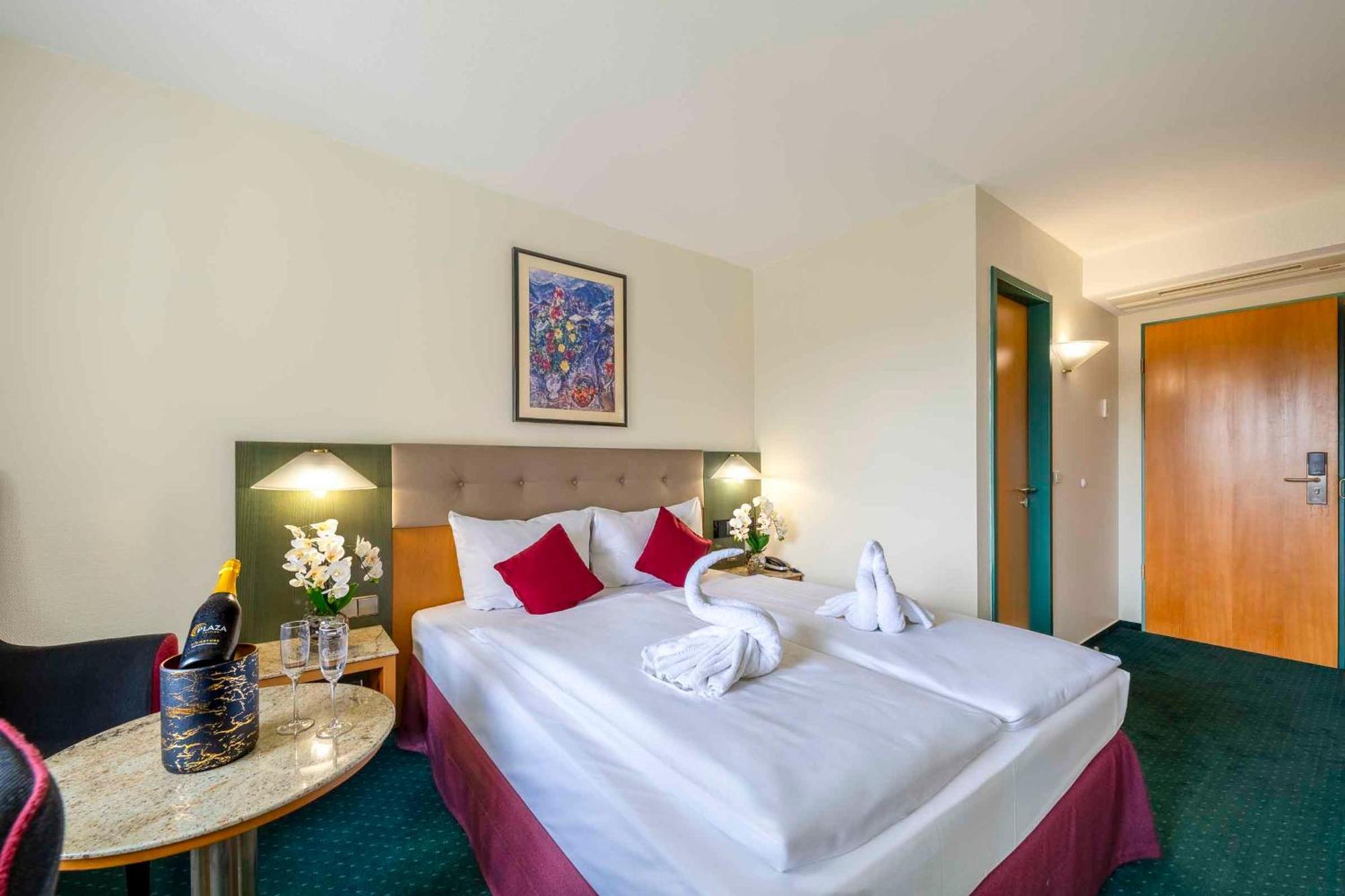 Plaza Inn Blankenburg Ditzingen, Sure Hotel Collection Bagian luar foto